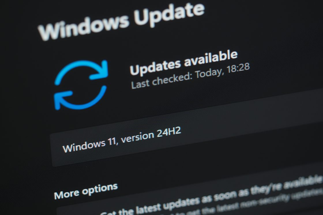 Microsoft ได้สร้างโฟลเดอร์เปล่าชื่อ inetpub ขึ้นในไดเรกทอรีของระบบ Windows เพื่อแก้ไขช่องโหว่ CVE-2025–21204 ซึ่งผู้ใช้หลายคนไม่เข้าใจวัตถุประสงค์จึงลบโฟลเดอร์นี้ออกไป ภายหลัง Microsoft ออกมาชี้แจงว่า โฟลเดอร์นี้จำเป็นต่อการทำงานของระบบ Windows Update และหากลบออก จะทำให้ไม่สามารถติดตั้งอัปเดตความปลอดภัยได้อีก แม้จะสร้างโฟลเดอร์ขึ้นใหม่ก็ไม่สามารถแก้ไขได้ เนื่องจากต้องมีสิทธิ์การเข้าถึงที่เฉพาะเจาะจง แม้ผู้ดูแลระบบจะสังเกตว่า Windows Update หยุดทำงาน แต่ผู้ใช้ทั่วไปอาจมองข้าม ทำให้องค์กรเสี่ยงต่อการโจมตีในอนาคต ในระหว่างนี้ ผู้ใช้ควรไม่ลบหรือแก้ไขโฟลเดอร์ inetpub หากลบไปแล้ว ควรเปิดใช้งาน IIS เพื่อให้ระบบสร้างโฟลเดอร์นี้ขึ้นใหม่โดยอัตโนมัติพร้อมสิทธิ์ที่ถูกต้อง คำแนะนำ - ไม่ควรลบ เปลี่ยนชื่อ หรือเปลี่ยนสิทธิ์ของโฟลเดอร์ “inetpub” เด็ดขาด เนื่องจากอาจทำให้ Windows Update หยุดทำงาน - ควรตรวจสอบและจำกัดสิทธิ์การเข้าถึงระบบ โดยเฉพาะการป้องกันไม่ให้ผู้ใช้ทั่วไปสามารถรันคำสั่งที่มีผลกระทบต่อระบบได้ - ในกรณีที่โฟลเดอร์ถูกลบ ให้ติดตั้งหรือเปิดใช้ Internet Information Services (IIS) เพื่อให้ระบบสร้าง inetpub พร้อมสิทธิ์ที่ถูกต้องโดยอัตโนมัติ