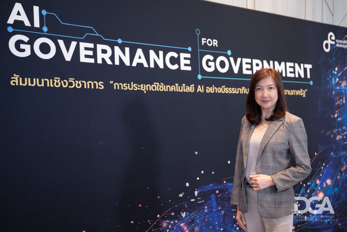 นางไอรดา เหลืองวิไล รองผู้อำนวยการ รักษาการแทนผู้อำนวยการสำนักงานพัฒนารัฐบาลดิจิทัล เข้าร่วมการประชุมสัมมนา “การประยุกต์ใช้เทคโนโลยี AI อย่างมีธรรมาภิบาลสำหรับหน่วยงานภาครัฐ” จัดโดย สำนักงานพัฒนาธุรกรรมทางอิเล็กทรอนิกส์ เพื่อร่วมแลกเปลี่ยนแนวทางผลักดันการประยุกต์ใช้ AI ในภาครัฐอย่างมีประสิทธิภาพ สอดคล้องหลักจริยธรรมและธรรมาภิบาล โดยมี ศาสตราจารย์พิเศษวิศิษฏ์ วิศิษฏ์สรอรรถ ปลัดกระทรวงดิจิทัลเพื่อเศรษฐกิจและสังคม ปาฐกถาพิเศษหัวข้อ “Driving the Adoption of Artificial Intelligence in the Public Sector” เมื่อวันที่ 19 สิงหาคม 2568 ณ โรงแรมอัศวิน แกรนด์ คอนเวนชั่น กรุงเทพฯ . ในการนี้ นางไอรดา เหลืองวิไล ร่วมเสวนาใน Panel Discussion เรื่อง “จากแนวนโยบายสู่การปฏิบัติ: ประยุกต์ใช้ AI อย่างมีธรรมาภิบาลในภาครัฐ” ร่วมกับ นางอารีย์พันธ์ เจริญสุข รองเลขาธิการสำนักงาน ก.พ.ร. และ นายวิบูลย์ ภัทรพิบูล ผู้ช่วยเลขาธิการสายเทคโนโลยีดิจิทัล สำนักงาน ก.ล.ต. โดยมี นางสาวรจนา ล้ำเลิศ หัวหน้าศูนย์ธรรมาภิบาลปัญญาประดิษฐ์ สพธอ. ทำหน้าที่ผู้ดำเนินรายการ ทั้งนี้ DGA ในฐานะหน่วยงานกลางด้านรัฐบาลดิจิทัลพร้อมให้ความร่วมมือกับทุกหน่วยงานเพื่อผลักดันการใช้ AI ในภาครัฐอย่างมีธรรมาภิบาล โปร่งใส และเชื่อถือได้ เพื่อประโยชน์สูงสุดของประชาชนและการพัฒนาประเทศอย่างยั่งยืน