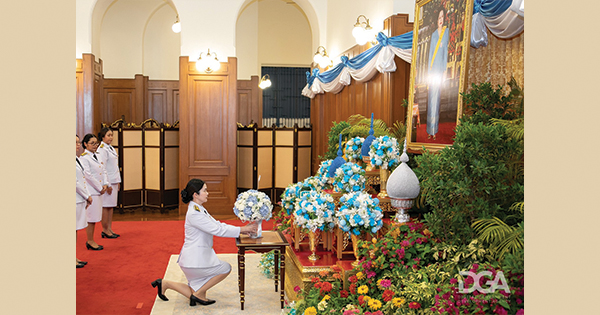 DGA ทูลเกล้าฯ ถวายแจกันดอกไม้เบื้องหน้าพระบรมฉายาลักษณ์ และร่วมลงนามถวายพระพรชัยมงคล สมเด็จพระนางเจ้าสิริกิติ์ พระบรมราชินีนาถ พระบรมราชชนนีพันปีหลวง เนื่องในโอกาสวันเฉลิมพระชนมพรรษา 12 สิงหาคม 2568