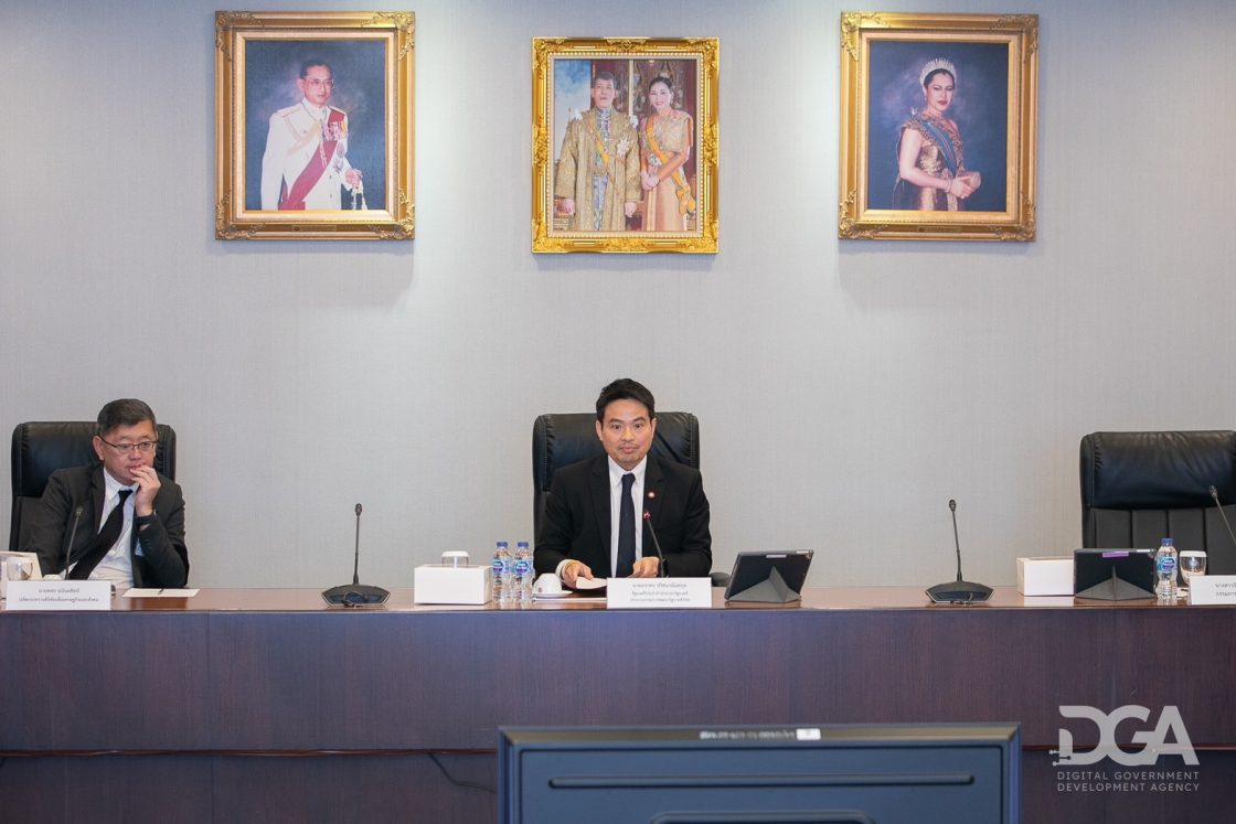 คณะกรรมการพัฒนารัฐบาลดิจิทัลเห็นชอบผลักดัน National Cloud บูรณาการโครงสร้างพื้นฐานรัฐแบบรวมศูนย์ พร้อมยกระดับแอป "ทางรัฐ" ส่งต่อกระทรวง DE มอบ NT เป็นผู้พัฒนาต่อยอด Super App